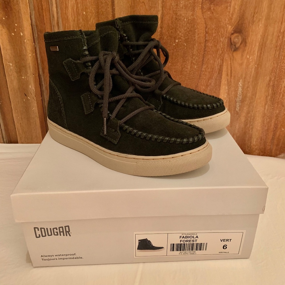 Cougar Women's Fabiola Waterproof Ankle High Suede Moccasin Bootie Size 6M